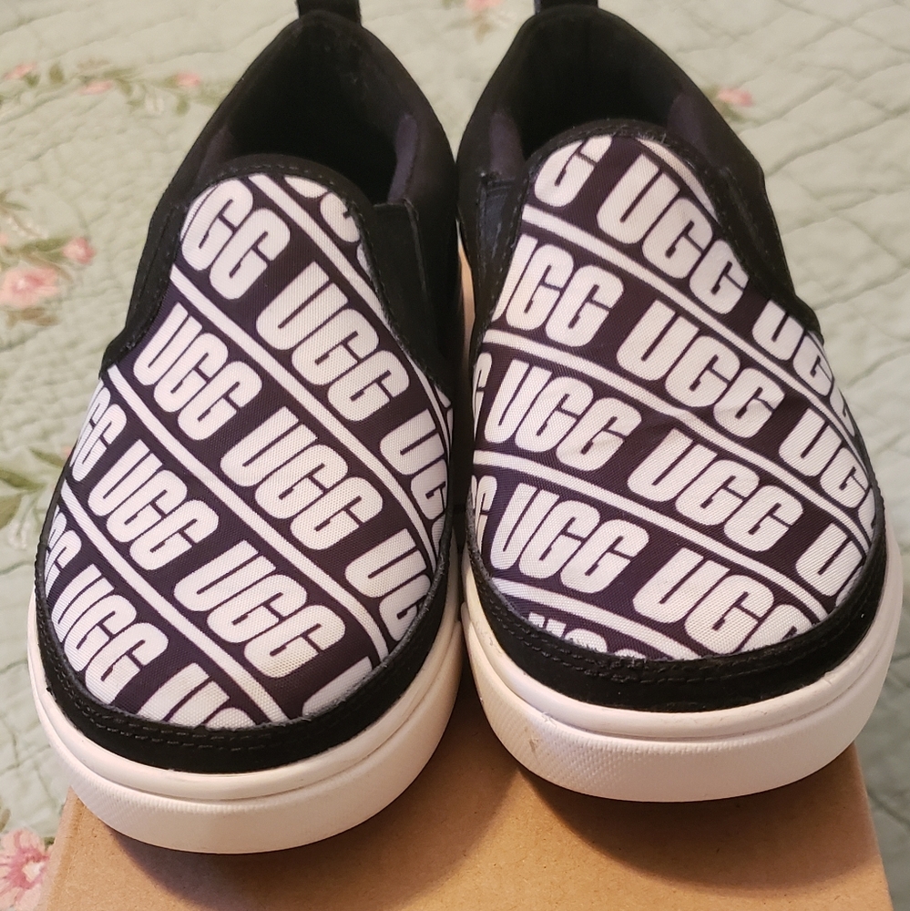 UGG Slip on sneakers